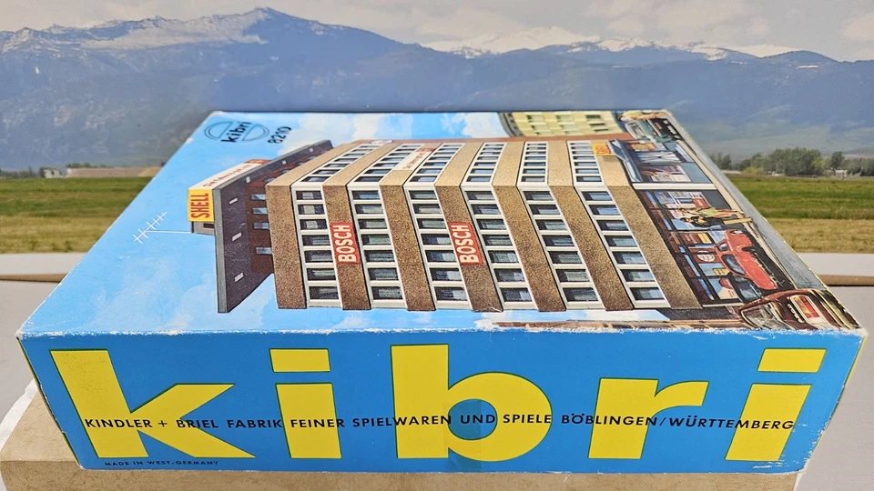 Kit de modelo a escala HO Kibri de colección - ocho pisos de altura con tiendas #8210 Foto 4 de 4