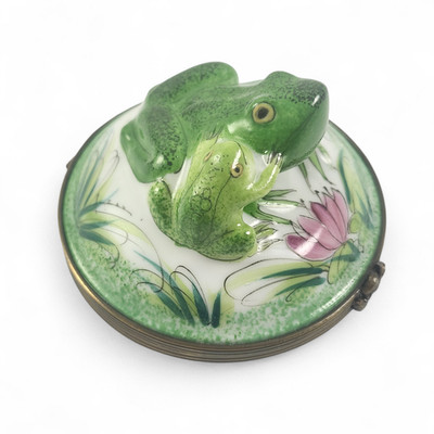 Mother Frog & Baby Pill Box Limoges France Peint Main Porcelain Trinket