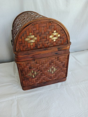 VTG Hinged Wood Wicker Rattan &Brass Woven Basket Storage Chest Trunk 12x11.5 x8 - Picture 5 of 12