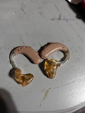 Title: Siemens Hearing Aids BTE Pair w/ Case Untested For Parts Repair