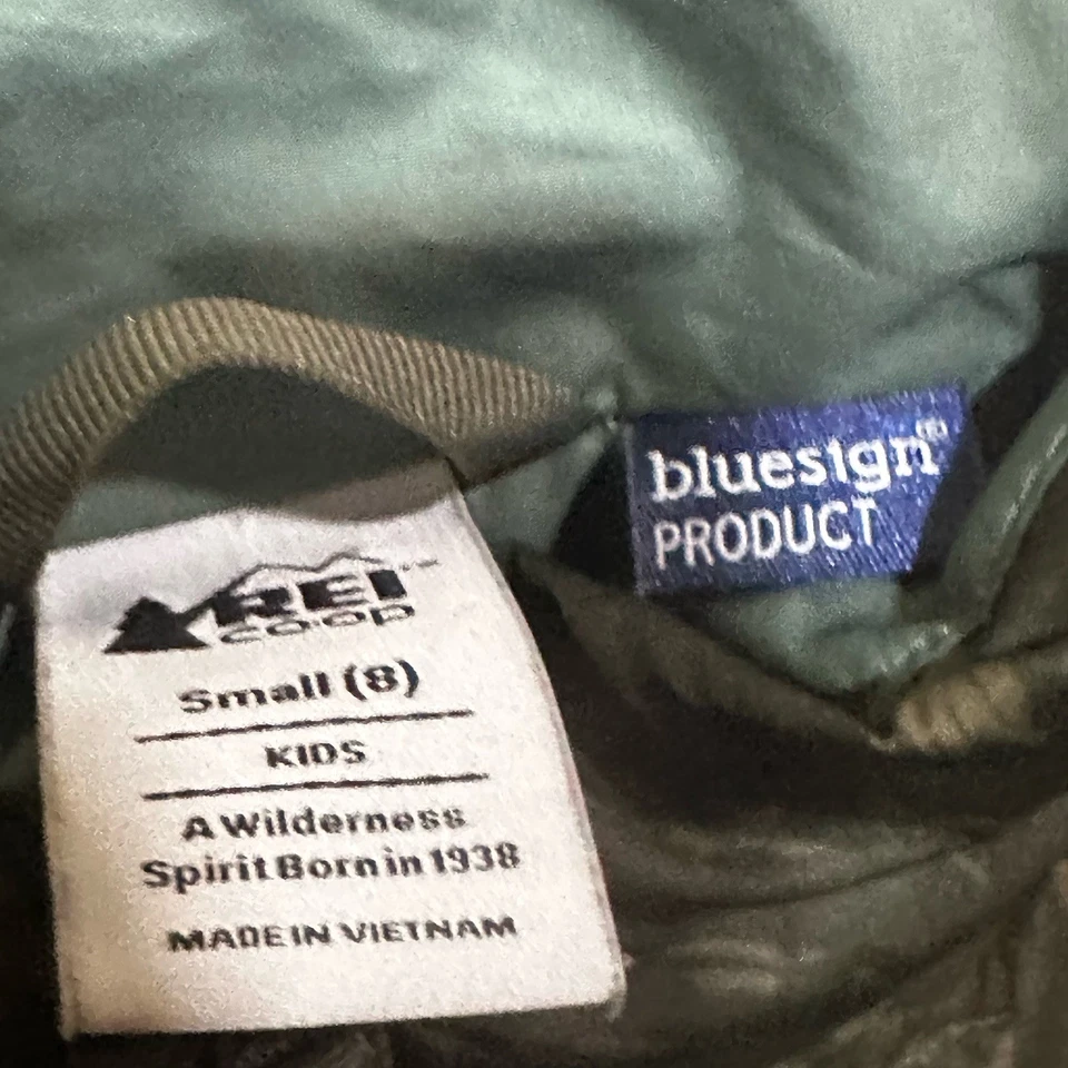 REI Co-Op 650 Down Puffer Jacket Boys Small 8 Green Camouflage - Image 4 of 4