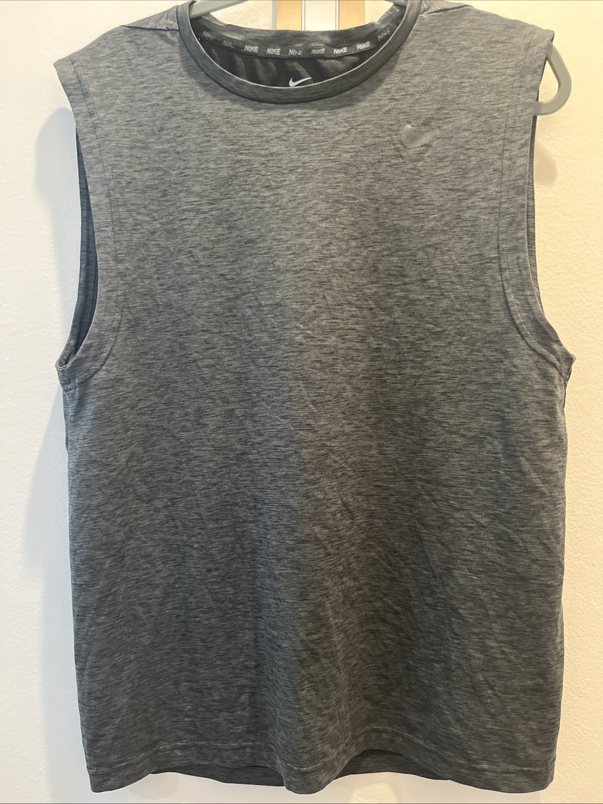 Nike Men's Legend Dri-FIT sleeveless training shirt in heathered grey, Size Med