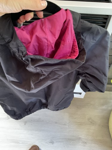 The North Face Girls Black & Gray Dryvent Hooded Waterproof Jacket Kid’s Size M - Picture 7 of 7