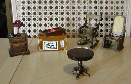 Vintage Concord Pedestal Table + Side Table With Drawers 2 Rocking Chairs Trunk - Picture 2 of 7