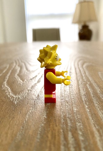 LEGO The Simpsons Lisa Simpson Minifigure - Picture 3 of 10