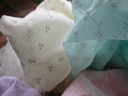 6 yds Broderie Anglaise (3 hole) Embroidered Poly Sheer & Cotton Fabric LOT - Picture 3 of 7
