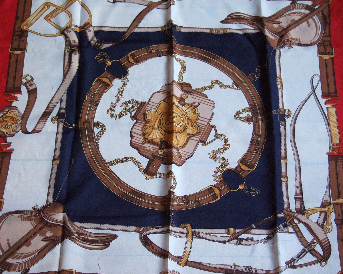 Foulard Vintage Motifs équestres - Chevaux, Selles, étriers… Couleur Rouge, Occasion Bon état