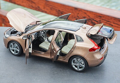 1/18 Scale Volvo V40 T4 Hatchback Copper Diecast Car Model Toy