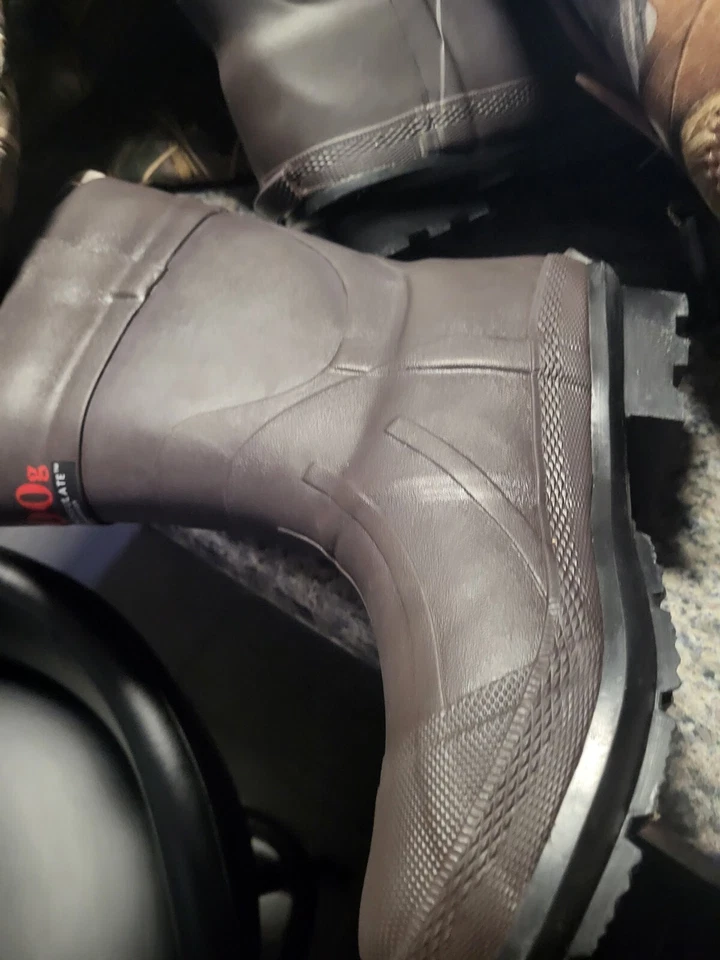 Hunting Waders with 600G Insulation, Waterproof Cleated With Accessories Shown - Image 3 of 4