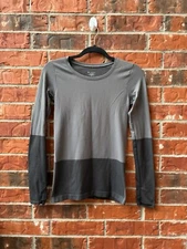Athleta Flurry Womens Medium Black Gray Colorblock Base Layer Top Thumbholes