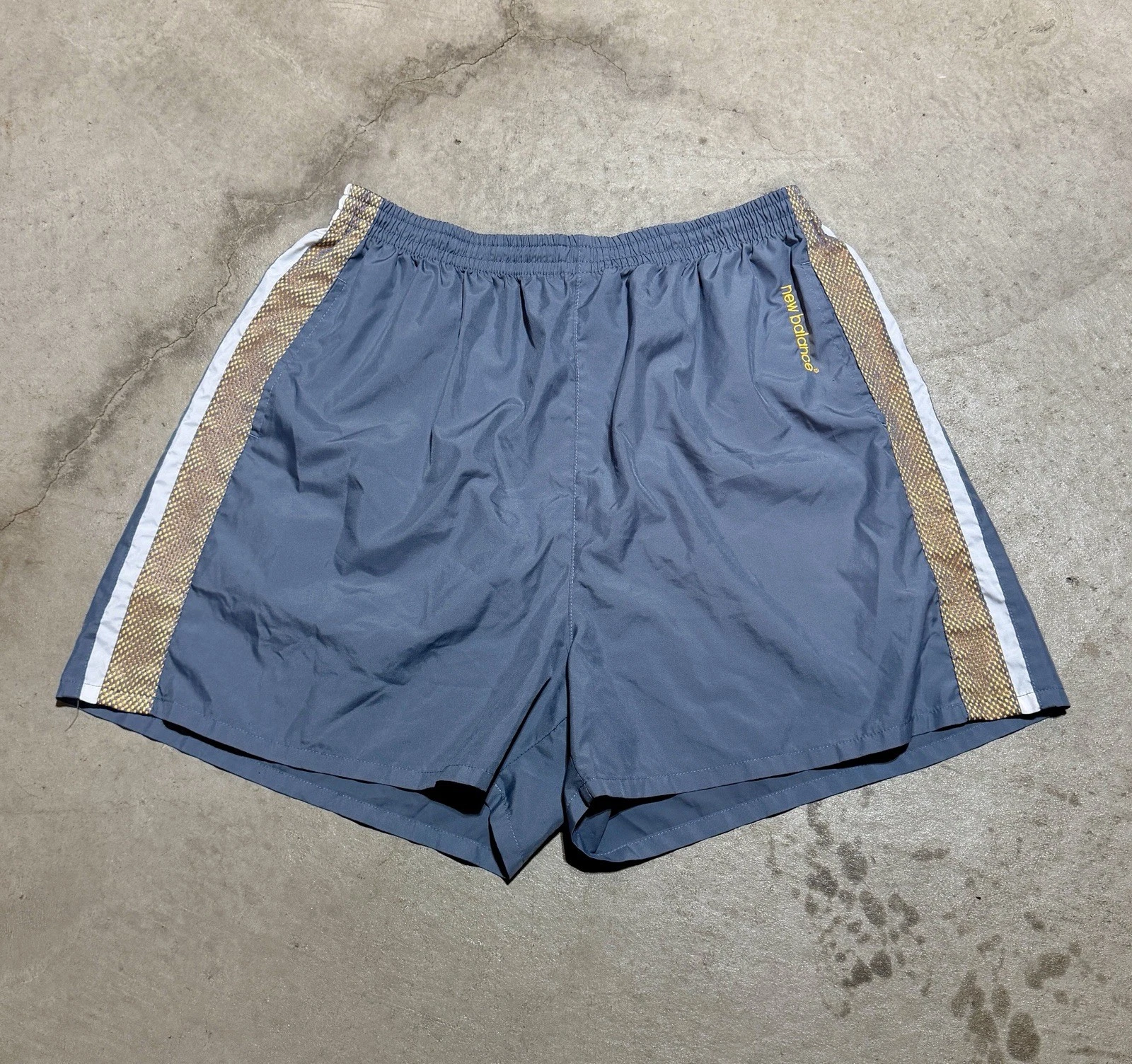 Vintage 90s New Balance Track Shorts Men’s Size XL 4in Inseam Gray/Gold Running