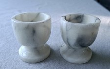 2 Marmor Eierbecher schwarz weiß