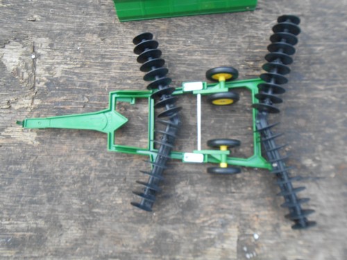 Lot (2) Ertl John Deere Tractor Trailers Flare Box Wagon Tandem Disc Harrow 1/16 - Picture 7 of 11