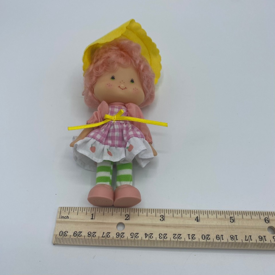 Hasbro Strawberry Shortcake Lot Car Berry Cruiser, Dolls & Accessories