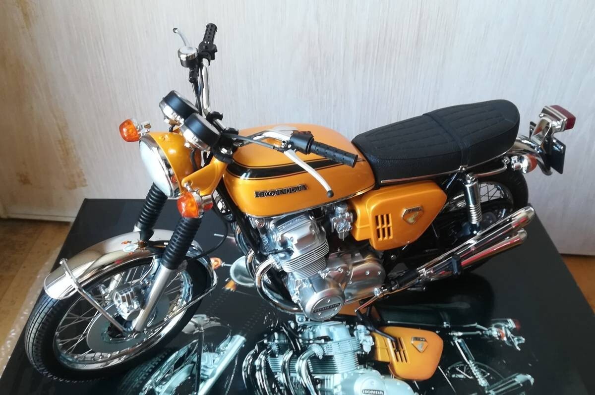 Mini Champs HONDA CB750 (K0) scale: 1/6 weight: 2.5kg Candy Gold 