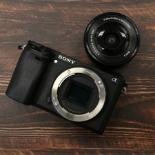 Sony A6300 con obiettivo PZ 16-50mm ILCE-6300L Shuttercount 9958 [quasi nuovo...