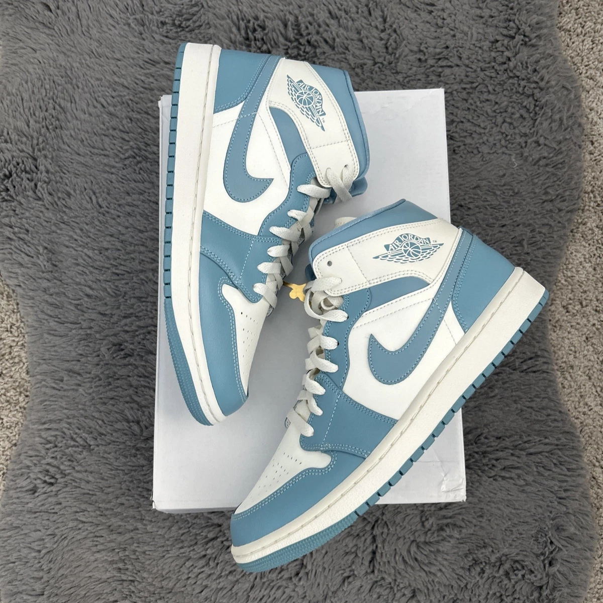 Preços baixos em Jordan 1 Mid University Blue W | eBay