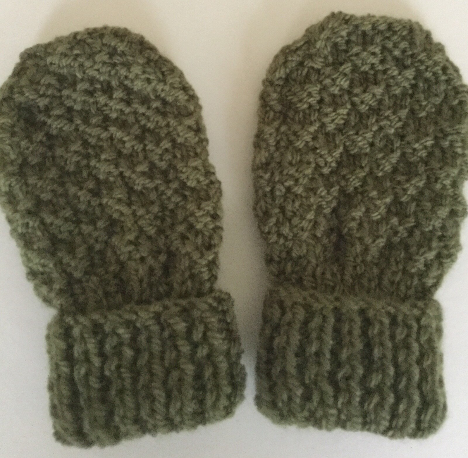 COSY HAND KNITTED MITTENS / GLOVES FOR BABIES 06 MONTHS & 612 MONTHS