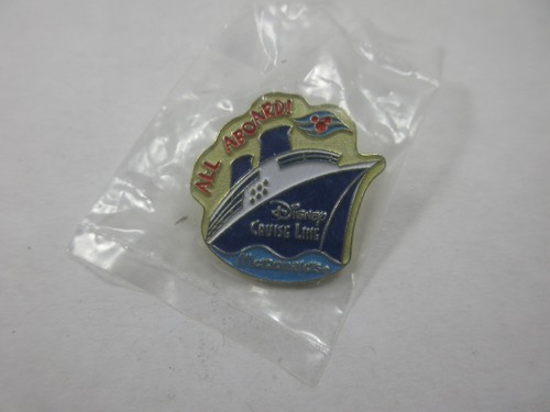 De colección McDonald's Disney's Cruise Line ¡Todo a bordo! Pin de anuncio de promoción para empleados de tripulación - Imagen 2 de 3