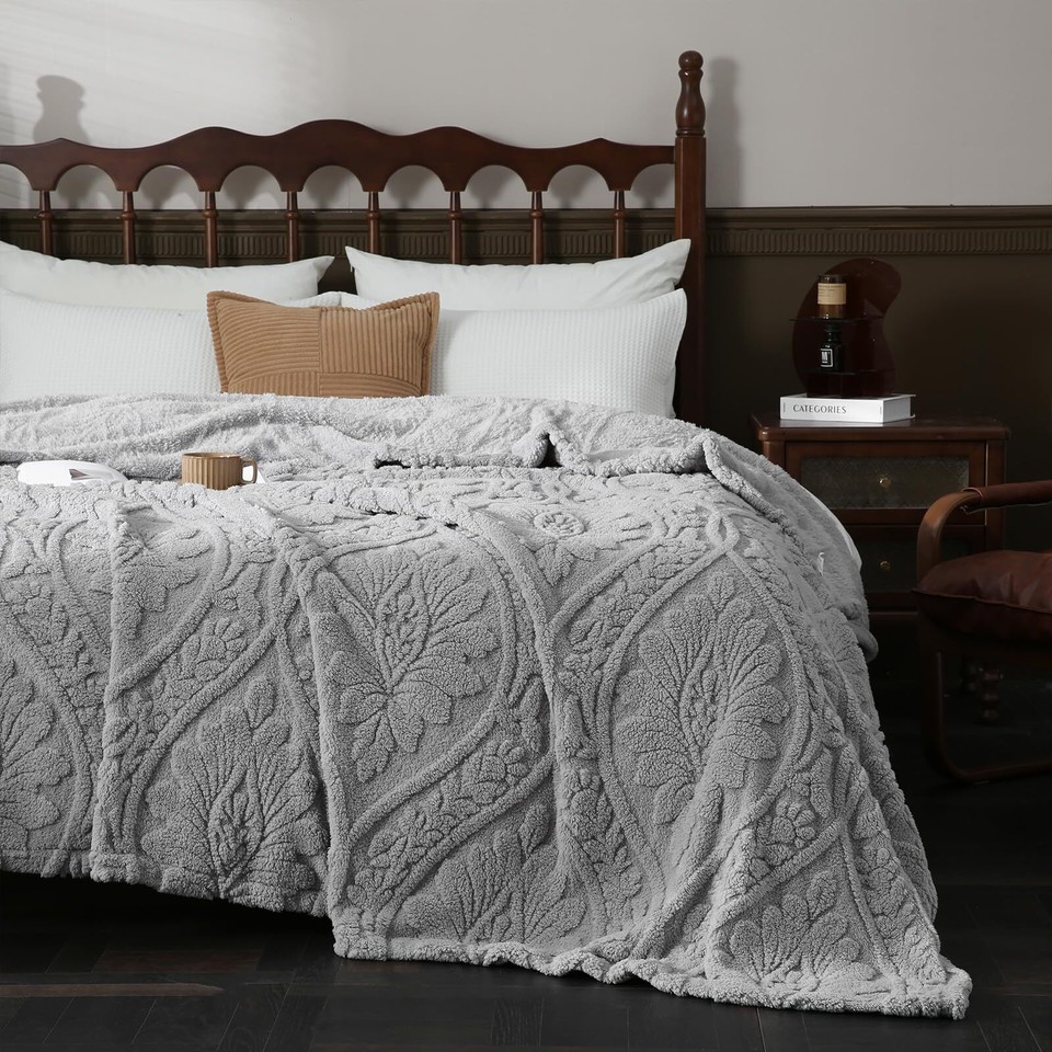 Light Grey Fleece Throw Blanket for Couch Sofa Bed Super Soft Queen