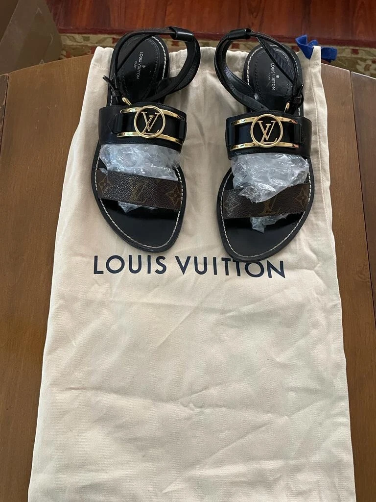 Sandália Rasteira Louis Vuitton Academy – Loja Must Have