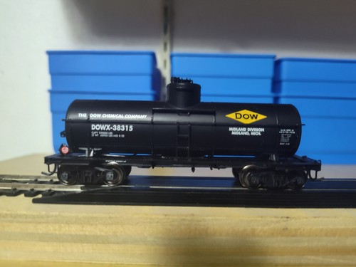 HO - Proto 2000 #38315 8K Gal Type 21 Riveted Tank Car - Dow Chemical ...