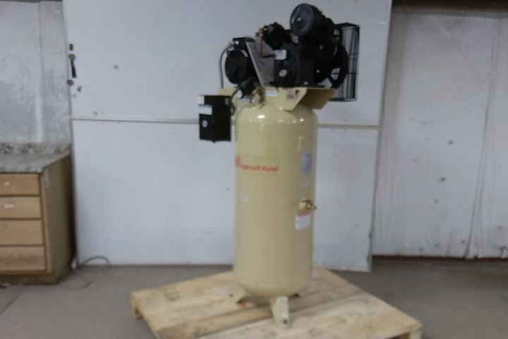 Ingersoll Rand 2340L5-V-460/3 5 HP 460VAC 60 Gal Tank Electric Air