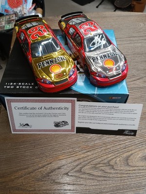 Kevin Harvick Signed #29 NASCAR  Die-Cast 2 Car Set  1/24 Scale With COA 