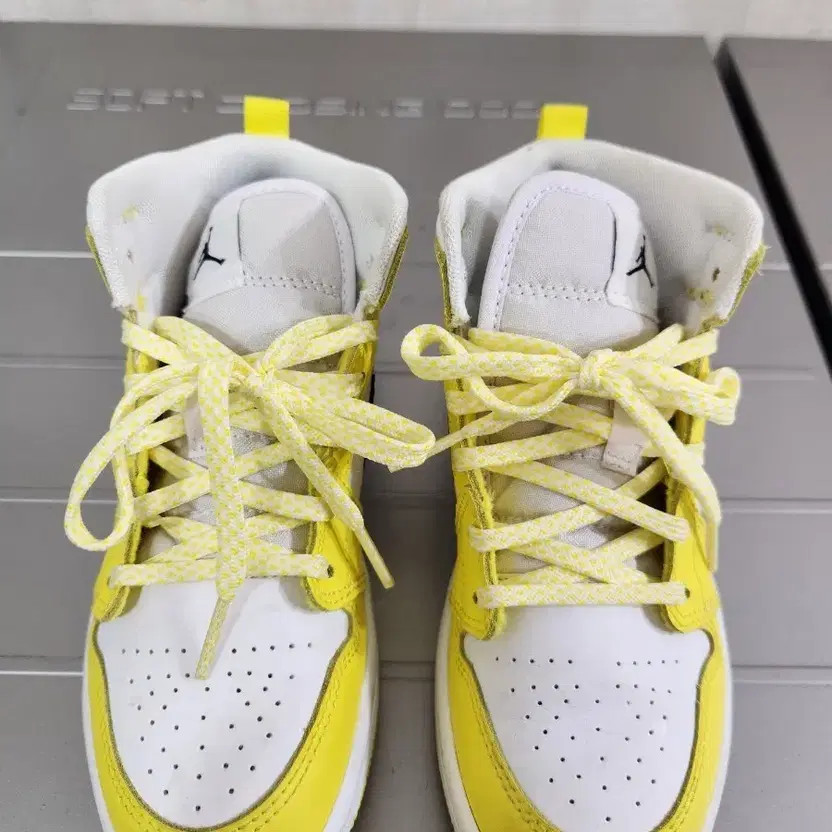 Nike Air Jordan 1 Yellow High Sneakers, Size 180, Excellent Condition thumbnail 4