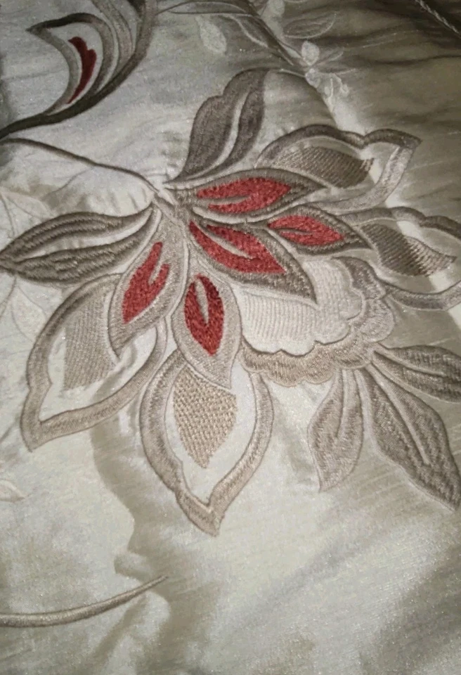 MARTHA STEWART COLLECTION DREAMTIME SET DE DOS FARSA ESTÁNDAR DE LUJO FLORAL Foto 3 de 4