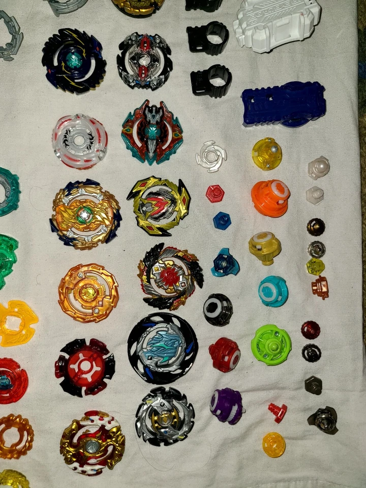 Beyblade Grande Lote Coleção Com Metal, Arena e Estojo Hasbro/Takara Tomy Usado - Imagem 3 de 4