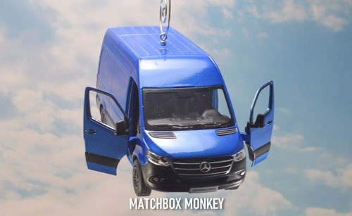 Red Mercedes Benz Sprinter Delivery Truck Christmas Tree Ornament Adorno Box Van - Picture 6 of 15