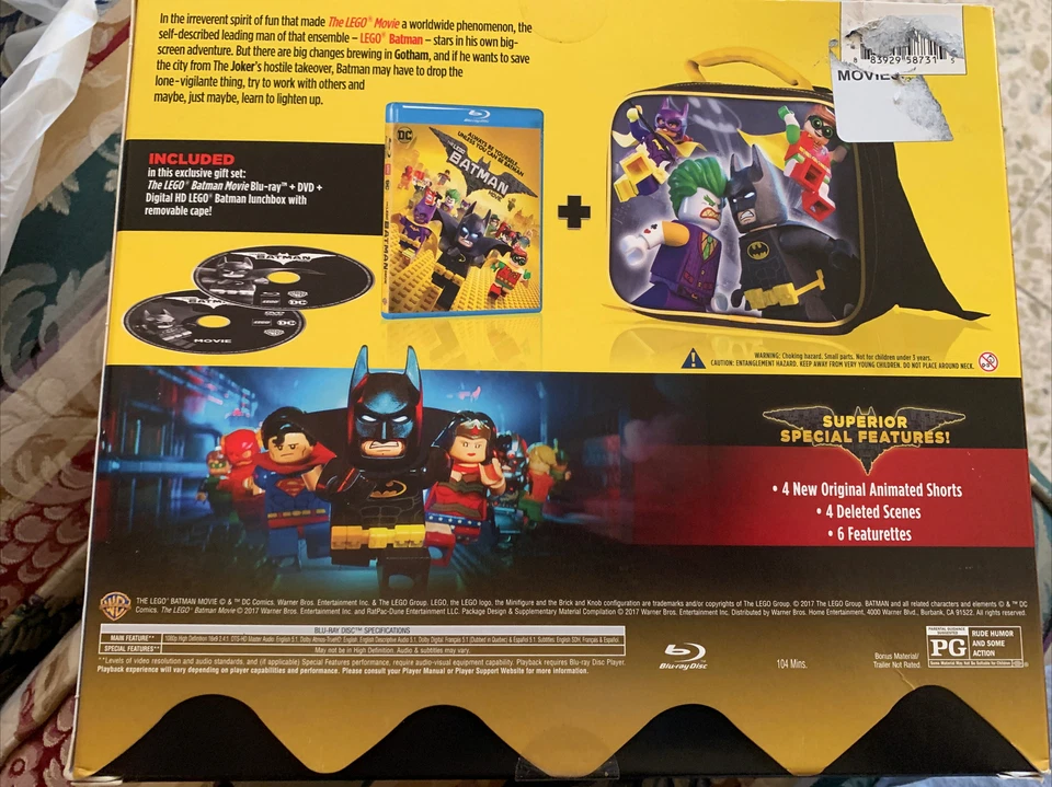 LEGO BATMAN MOVIE BLU - RAY DVD EXCLUSIVE LUNCH BOX & BAT CAPE KIDS BUNDLE PACK - Image 2 of 2