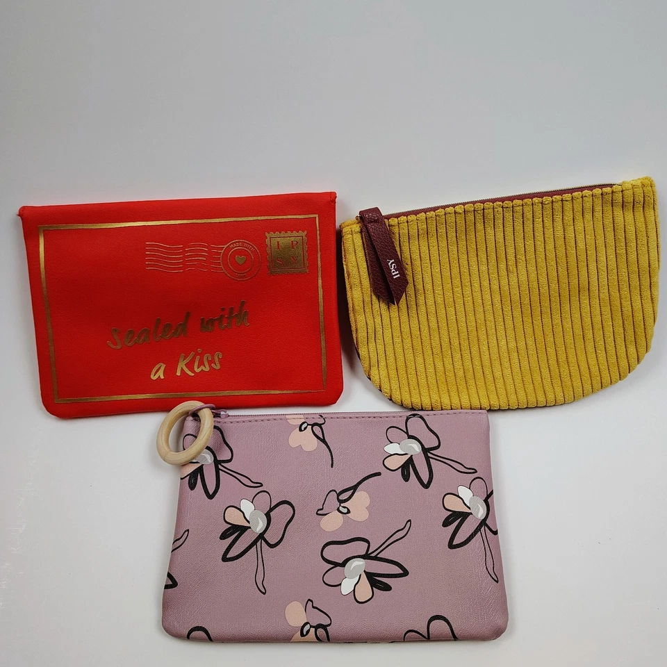 Lote de 3 bolsas de maquillaje IPSY nunca usadas selladas con un beso pana púrpura floral Foto 4 de 4