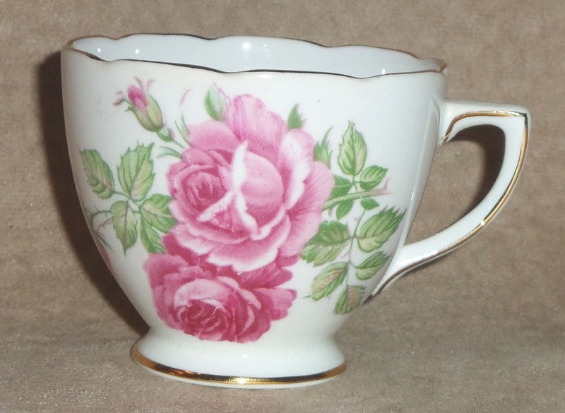 Clarence Bone China English teacup footed  Pink Roses w/Gold trim Scalloped Edge