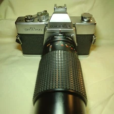 Minolta SRT 200 SLR 35mm Film Camera with 80-200 mm lens