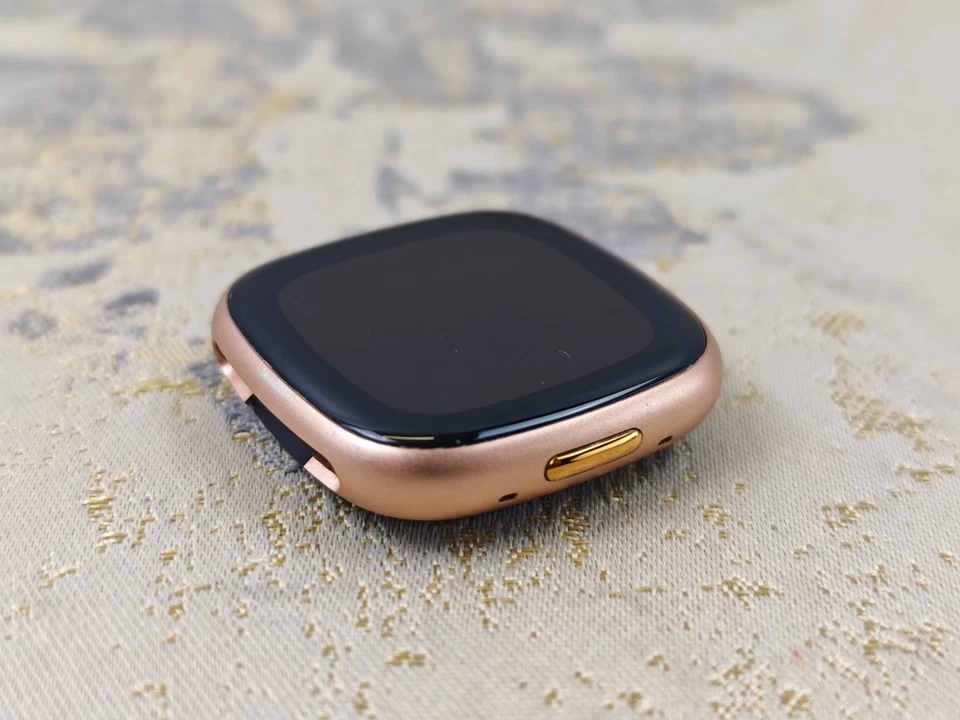 Google Fitbit Versa 4 Fitness Smartwatch, built-in GPS, Beet/Copper Rose. - Image 4 of 4