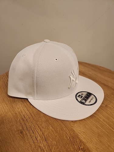 New Era 9Fifty Ny Yankees White On White Flat Bill SnapBack Hat - Picture 2 of 4