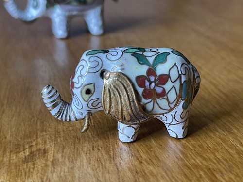 2 X Beautiful Vintage Cloisonné Enameled Elephant Figurines White Floral Design - Picture 8 of 11