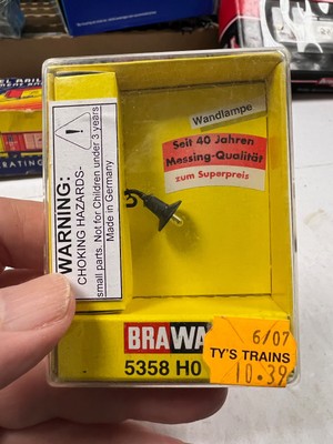 Brawa #5358 HO Scale Wall Mounted Lamp for Building, Sign, Street Light Ornate
