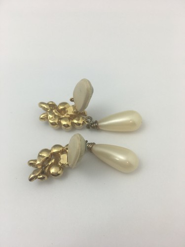 Pendientes de clip vintage con racimo de perlas de imitación colgantes de 2 pulgadas - Imagen 10 de 12