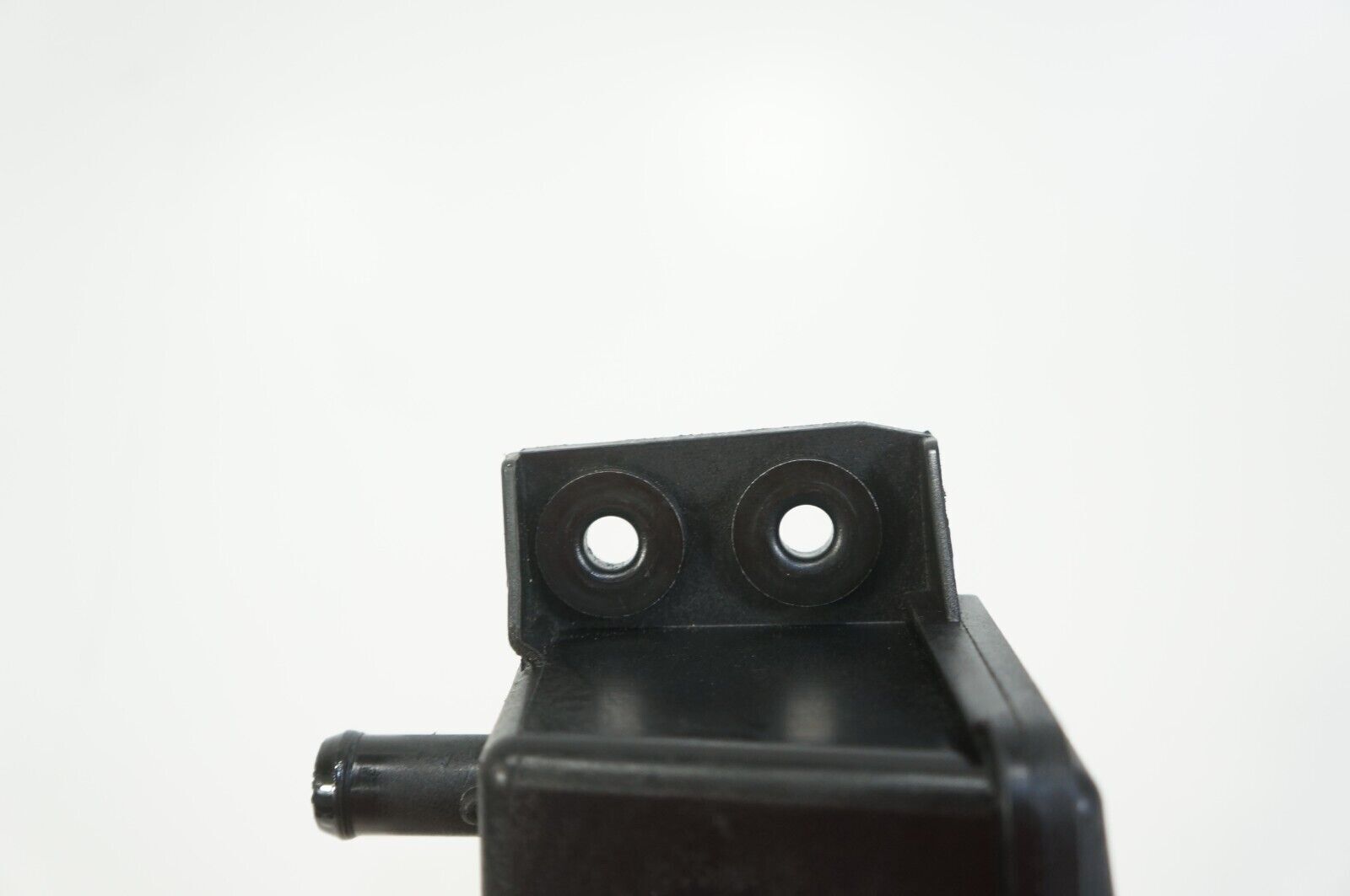 2014-2022 maserati ghibli quattroporte power steering reservoir tank oem