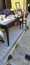 Tavolo con piano in vetro (1,30x0,85) legno scuro+5 sedie seduta stoffa 
