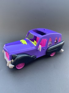 vampirina car