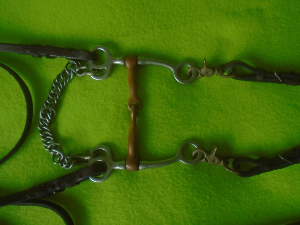 УЗДЕЧКА TORY Complete Trail с ПРИЧУДЛИВОЙ бровью ~ вожжи 9-1/2 дюйма ~ бит ~ концы пряжек ~ ХОРОШЕЕ КАЧЕСТВО - Изображение 3 из 4