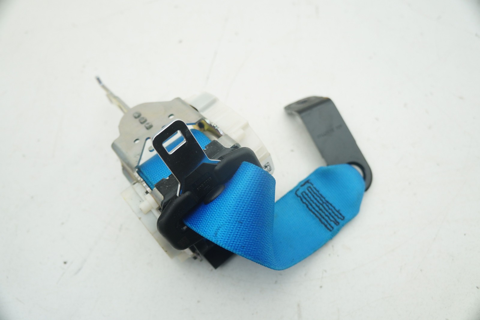 Rear Left or Right Seat Belt Retractor Blue 72117348565 OEM BMW i8 2014-17