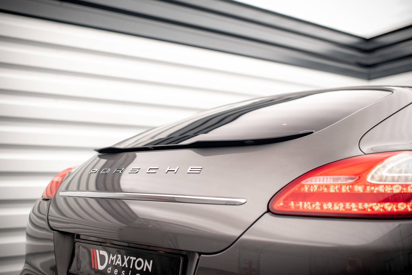 Extension de Becquet Maxton Panamera 970 Finition Gloss Black
