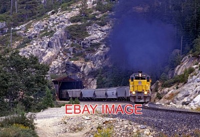 FOTO USA EISENBAHN UP 3195 (2) VERLASSEN SCHUPPEN 10 DONNER PASS MIT WESTBOUND GRAIN
