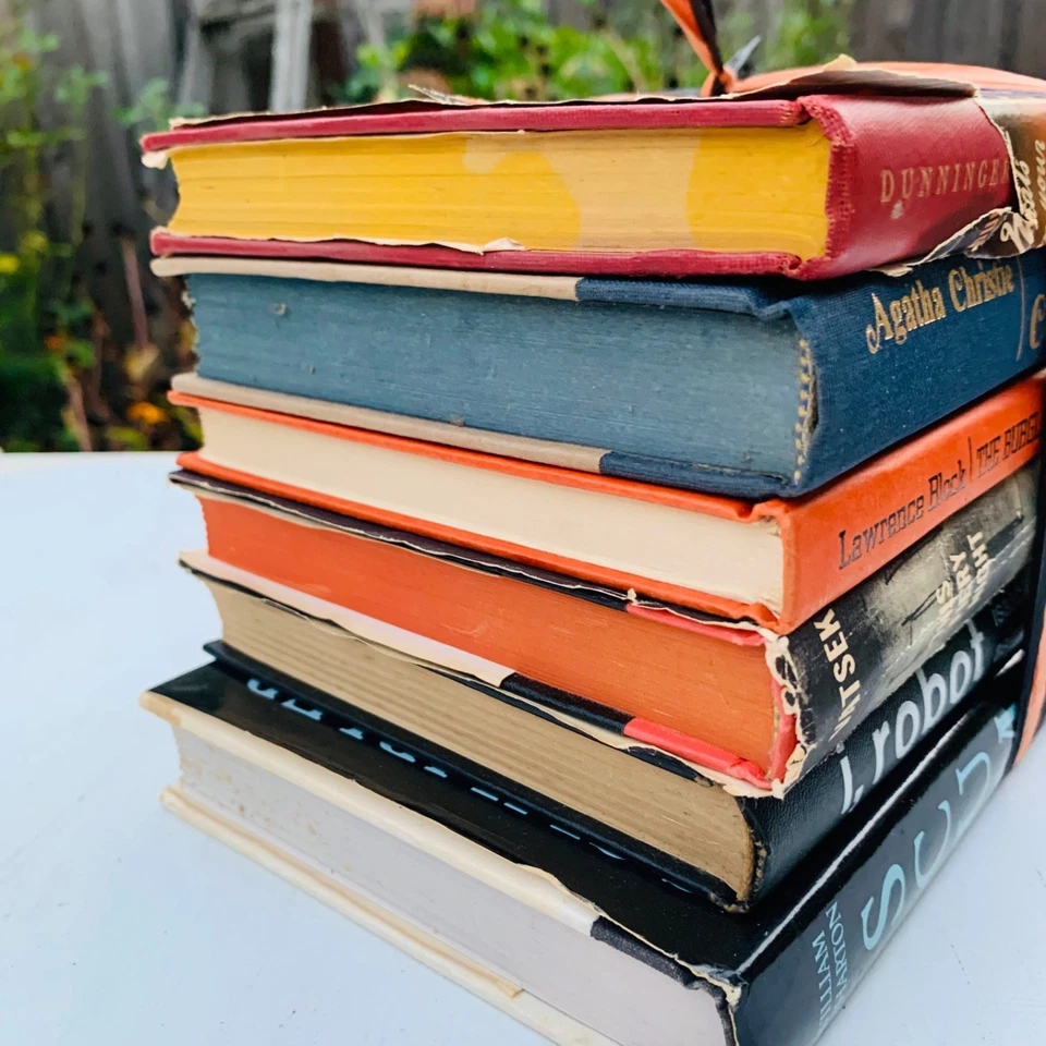 6 Vintage Book Stack Bundle Halloween Decor Agatha Christie Mind Reading Asimov Foto 3 de 4