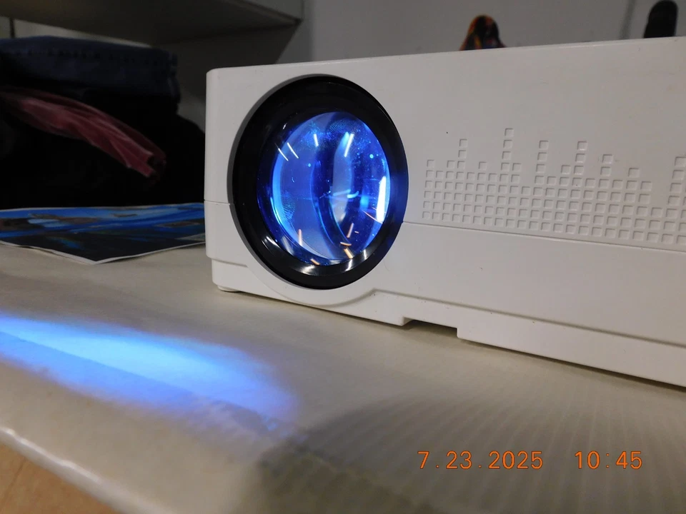 DBPOWER  LED PROJECTOR  MODEL L21  WHITE   **** NO REMOTE **** - Image 3 of 4